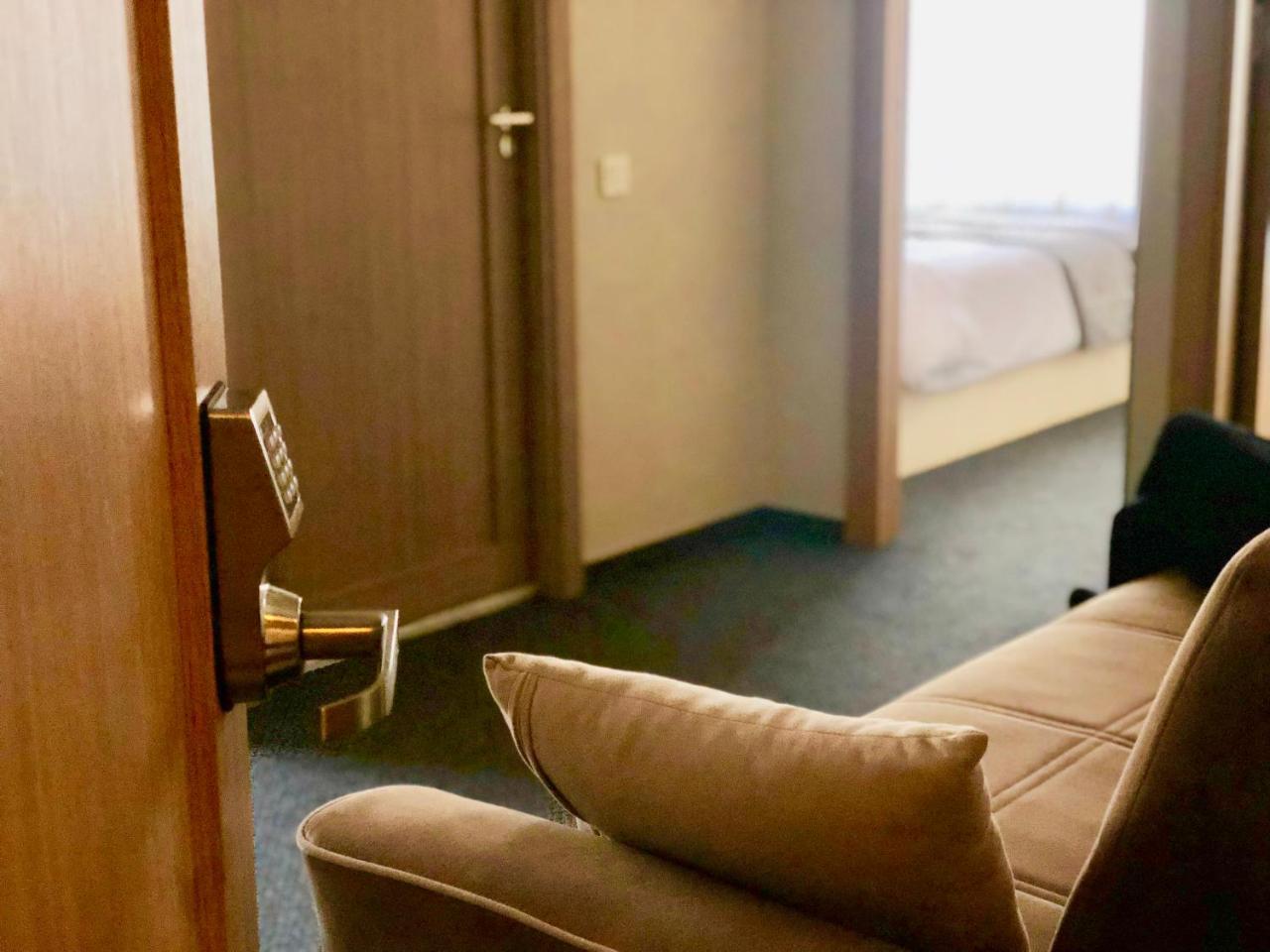 Tbili Hotel تبليسي الغرفة الصورة
