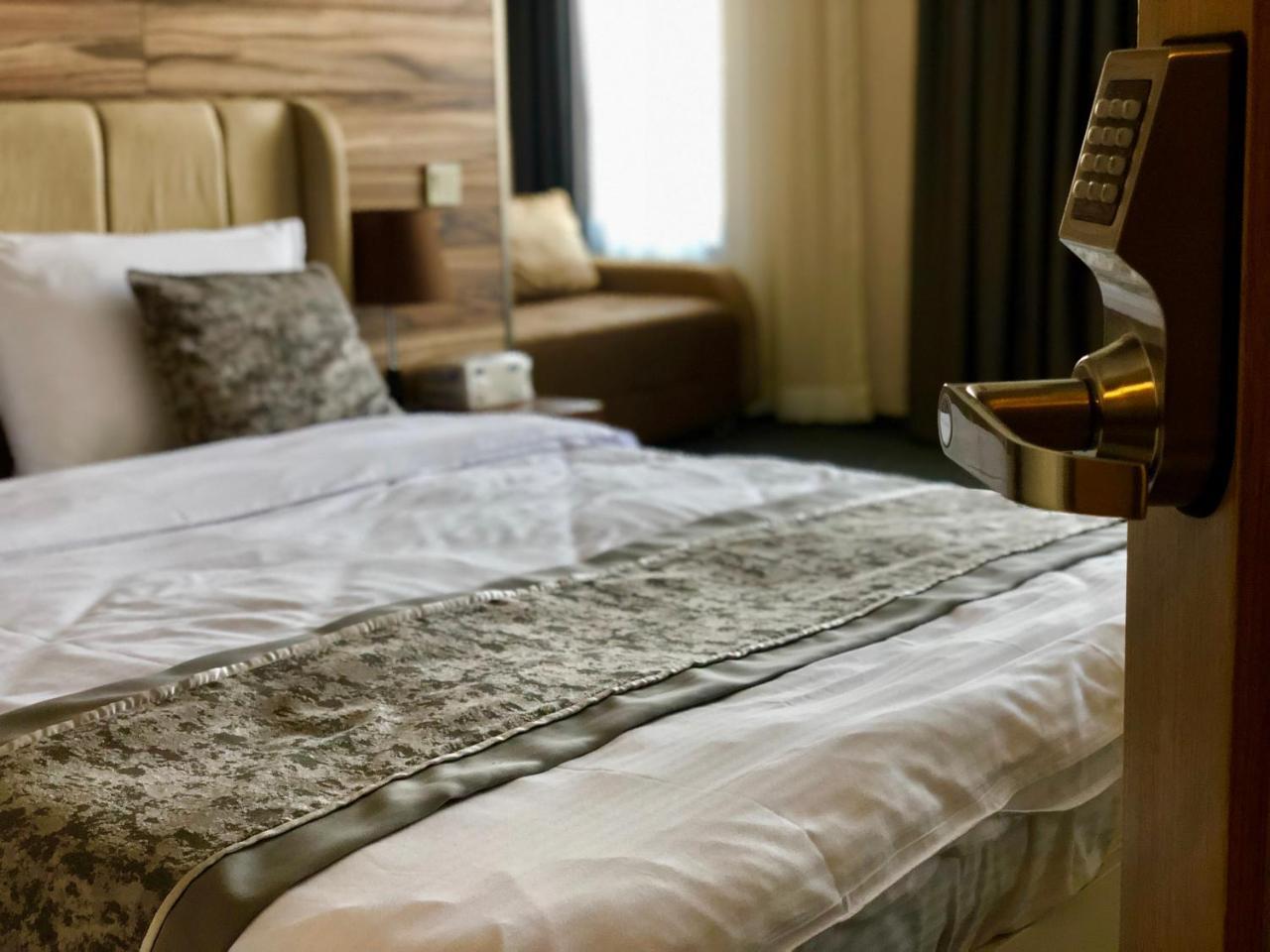 Tbili Hotel تبليسي المظهر الخارجي الصورة