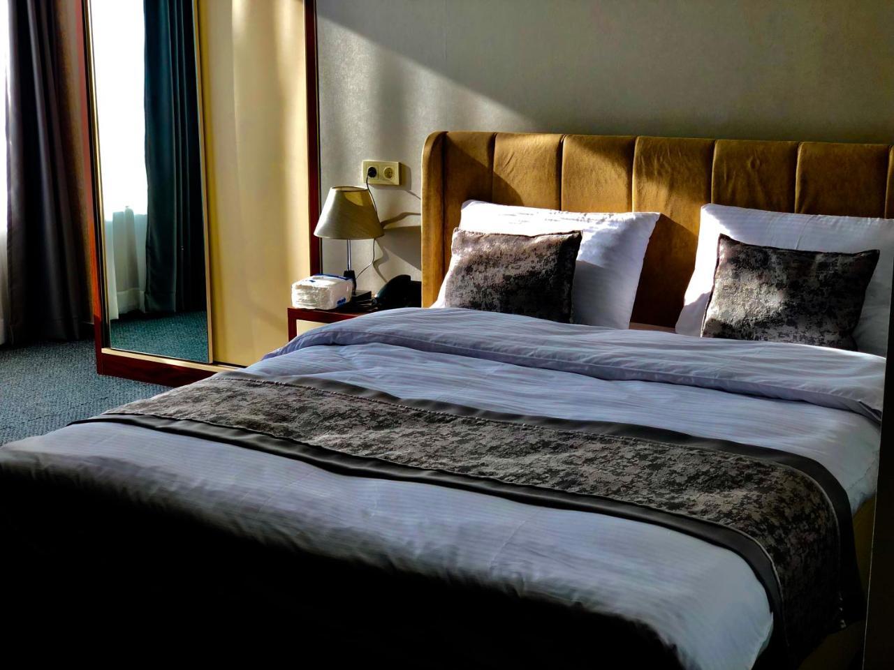 Tbili Hotel تبليسي الغرفة الصورة