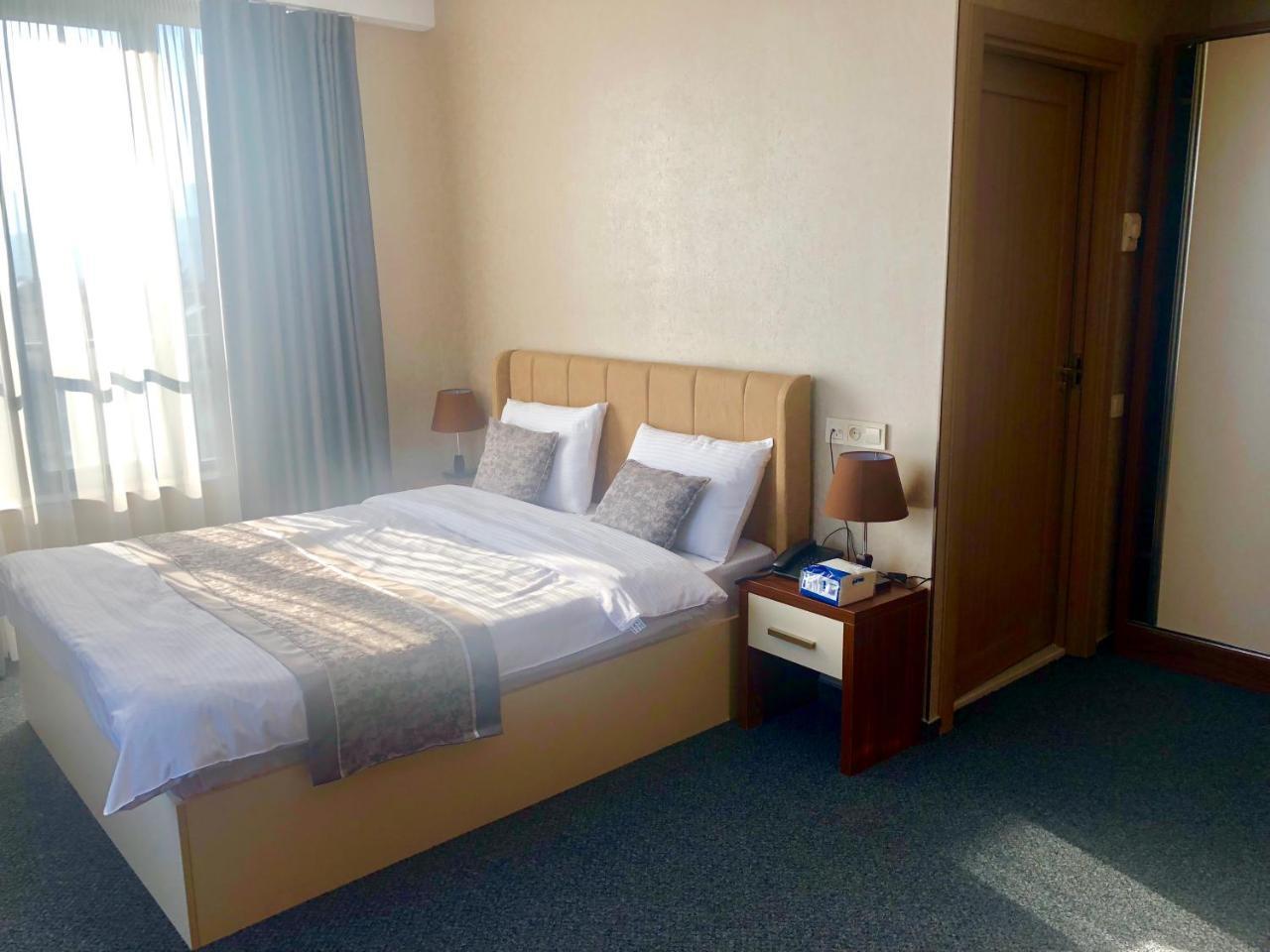 Tbili Hotel تبليسي الغرفة الصورة