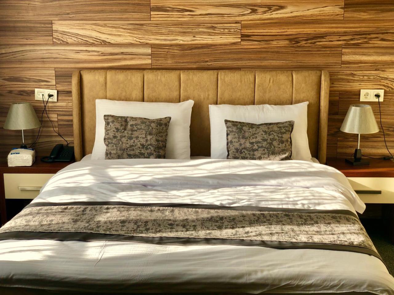 Tbili Hotel تبليسي الغرفة الصورة